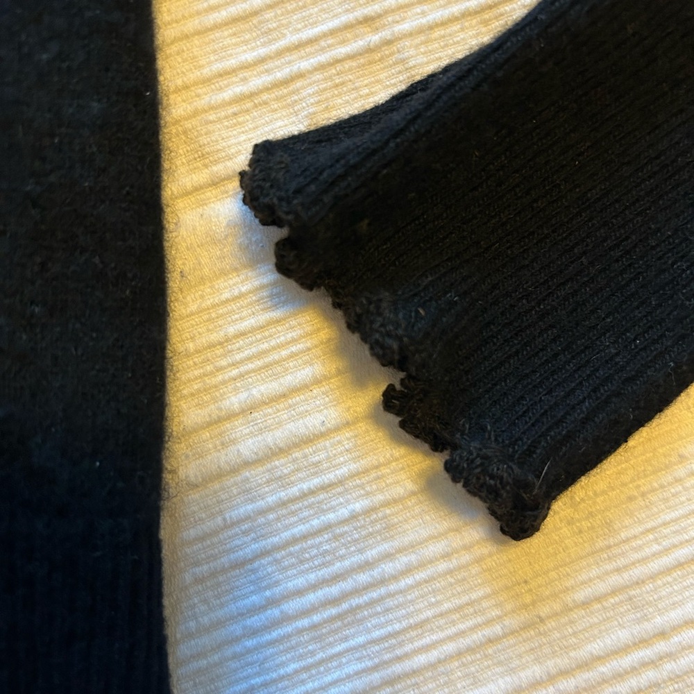 Vintage woman’s black sweater - Picture 3 of 11